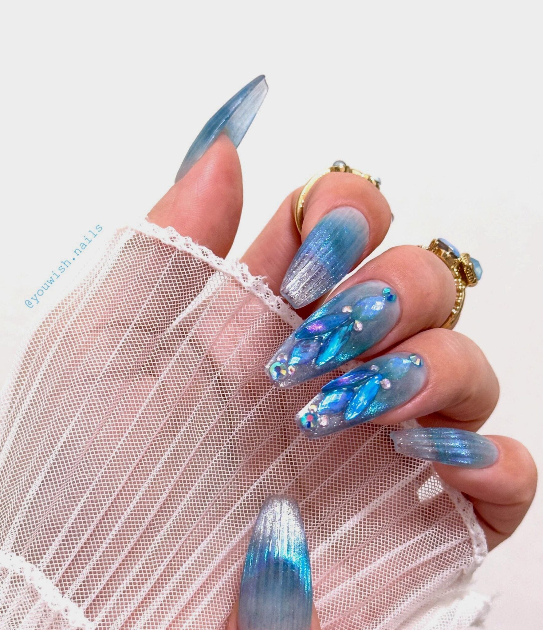 can you take nail polish on a plane？