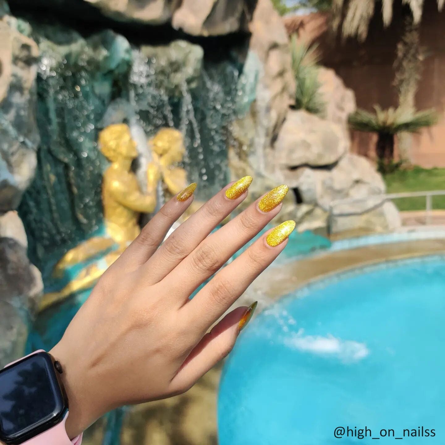 The Allure of Winter Gold Nails: Shine Bright with Glamorous Tips